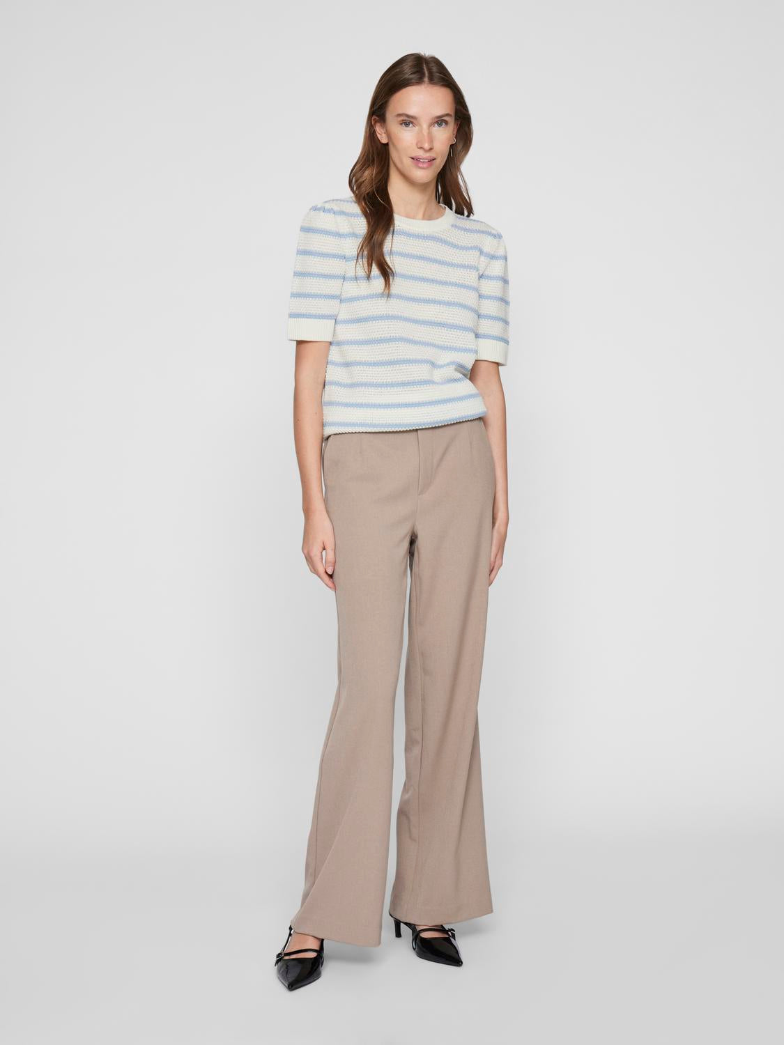 model_shot-front_full